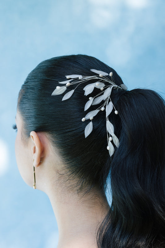 Fistol de hojitas con organza y perla de río